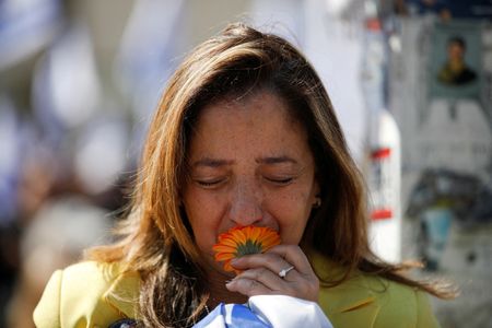 tagreuters.com2025binary_LYNXNPEL1P0HO-VIEWIMAGE