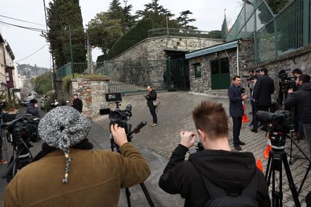 tagreuters.com2025binary_LYNXNPEL1Q08V-VIEWIMAGE