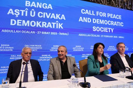 tagreuters.com2025binary_LYNXNPEL1Q0O4-VIEWIMAGE