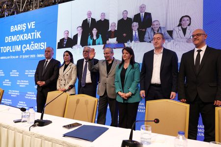 tagreuters.com2025binary_LYNXNPEL1Q0OA-VIEWIMAGE