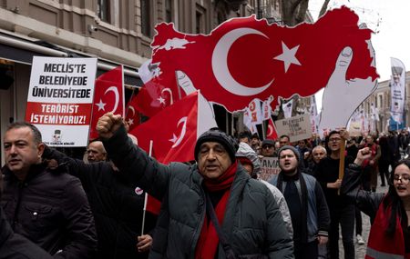 tagreuters.com2025binary_LYNXNPEL1R0JV-VIEWIMAGE