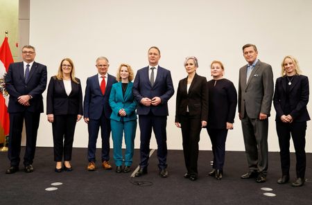 tagreuters.com2025binary_LYNXNPEL1R0NC-VIEWIMAGE