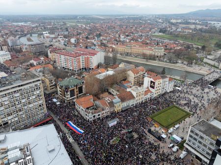 tagreuters.com2025binary_LYNXNPEL20123-VIEWIMAGE