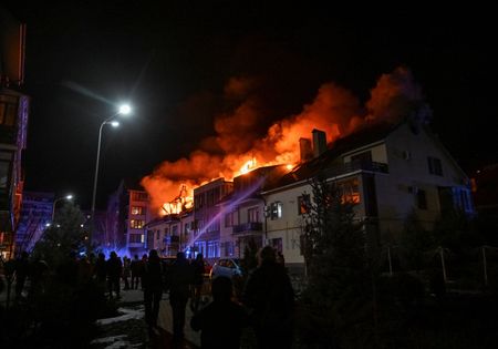 tagreuters.com2025binary_LYNXNPEL2106H-VIEWIMAGE