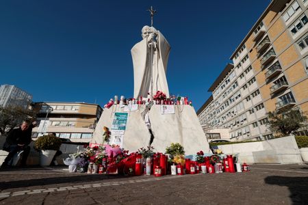 tagreuters.com2025binary_LYNXNPEL220QN-VIEWIMAGE