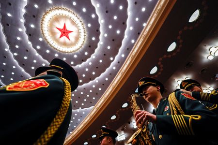 tagreuters.com2025binary_LYNXNPEL24082-VIEWIMAGE