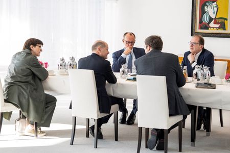 tagreuters.com2025binary_LYNXNPEL240FC-VIEWIMAGE