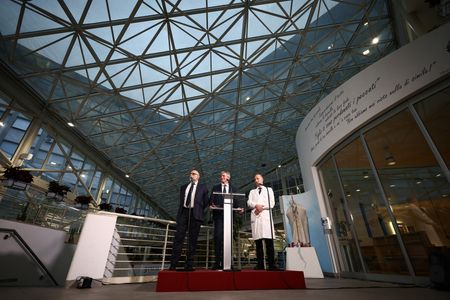 tagreuters.com2025binary_LYNXNPEL2L083-VIEWIMAGE