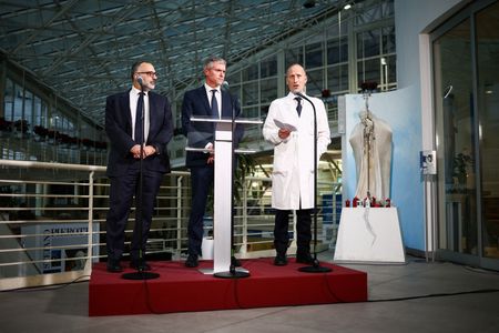 tagreuters.com2025binary_LYNXNPEL2L085-VIEWIMAGE