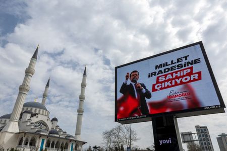 tagreuters.com2025binary_LYNXNPEL2M064-VIEWIMAGE