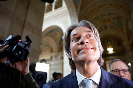 tagreuters.com2025binary_LYNXNPEL2O0FA-VIEWIMAGE