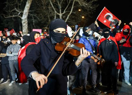 tagreuters.com2025binary_LYNXNPEL2O0YD-VIEWIMAGE