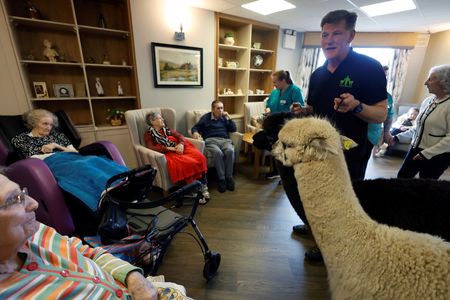 tagreuters.com2025binary_LYNXNPEL2P0AA-VIEWIMAGE