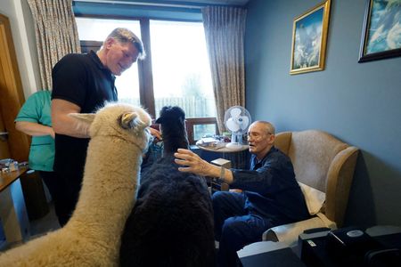 tagreuters.com2025binary_LYNXNPEL2P0AL-VIEWIMAGE