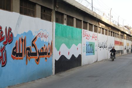 tagreuters.com2025binary_LYNXNPEL2Q0D9-VIEWIMAGE