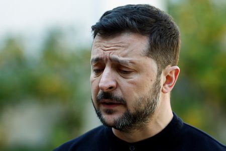 tagreuters.com2025binary_LYNXNPEL2Q0PS-VIEWIMAGE