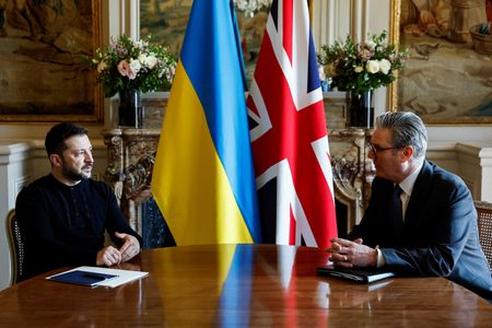 tagreuters.com2025binary_LYNXNPEL2Q0PT-VIEWIMAGE