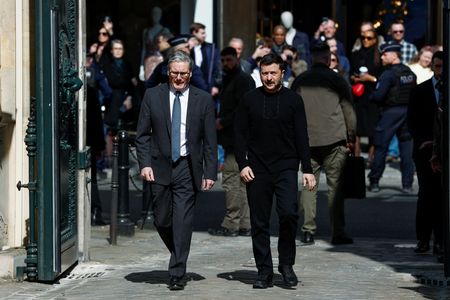 tagreuters.com2025binary_LYNXNPEL2Q0PU-VIEWIMAGE