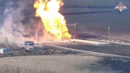 tagreuters.com2025binary_LYNXNPEL2R0GV-VIEWIMAGE