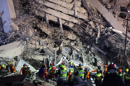 tagreuters.com2025binary_LYNXNPEL2R100-VIEWIMAGE