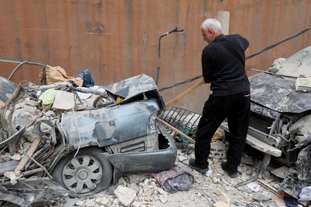 tagreuters.com2025binary_LYNXNPEL301AW-VIEWIMAGE