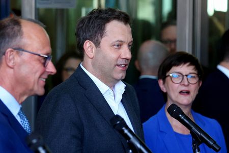 tagreuters.com2025binary_LYNXNPEL301SB-VIEWIMAGE