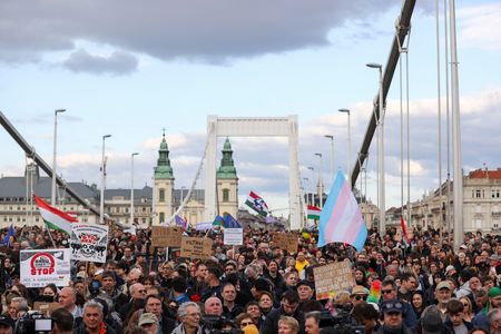 tagreuters.com2025binary_LYNXNPEL3020W-VIEWIMAGE