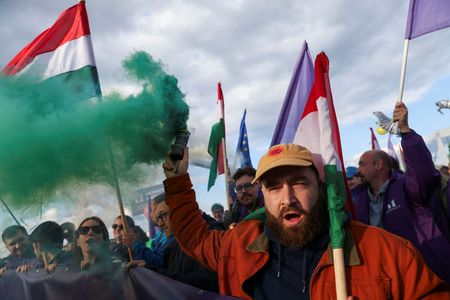 tagreuters.com2025binary_LYNXNPEL3020Y-VIEWIMAGE