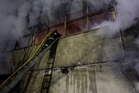 tagreuters.com2025binary_LYNXNPEL310CN-VIEWIMAGE