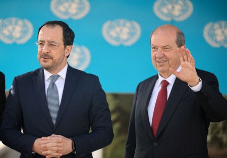 tagreuters.com2025binary_LYNXNPEL310DI-VIEWIMAGE