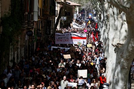 tagreuters.com2025binary_LYNXNPEL3407Z-VIEWIMAGE