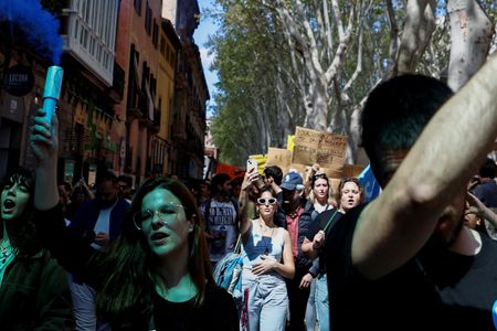 tagreuters.com2025binary_LYNXNPEL34081-VIEWIMAGE