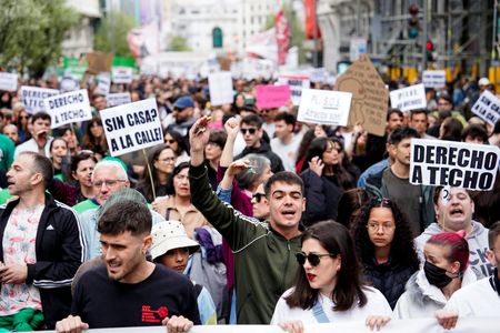 tagreuters.com2025binary_LYNXNPEL34082-VIEWIMAGE