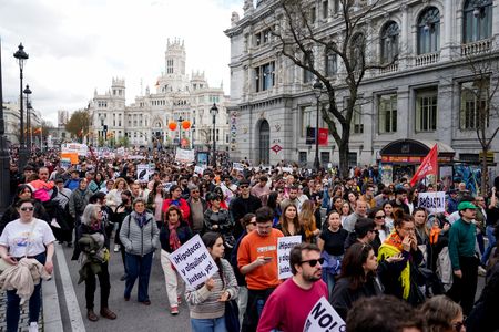 tagreuters.com2025binary_LYNXNPEL34083-VIEWIMAGE