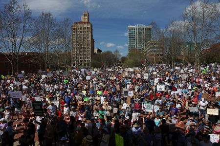 tagreuters.com2025binary_LYNXNPEL34094-VIEWIMAGE