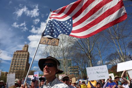 tagreuters.com2025binary_LYNXNPEL3409U-VIEWIMAGE