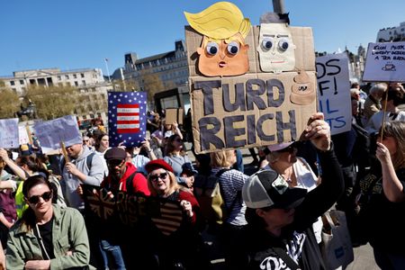 tagreuters.com2025binary_LYNXNPEL340AL-VIEWIMAGE