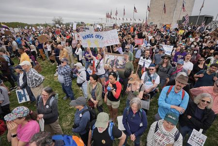 tagreuters.com2025binary_LYNXNPEL340EJ-VIEWIMAGE