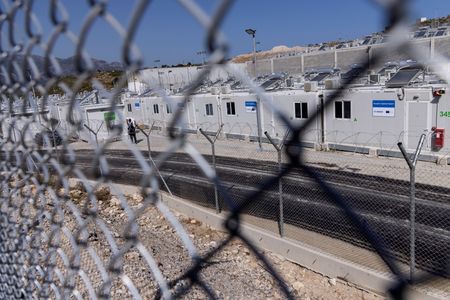 tagreuters.com2025binary_LYNXNPEL360NR-VIEWIMAGE