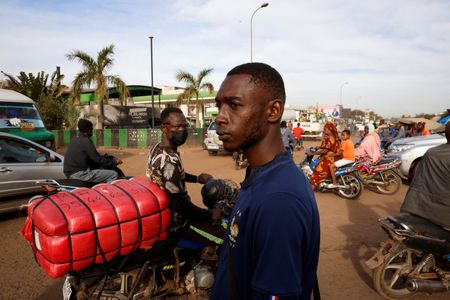 tagreuters.com2025binary_LYNXNPEL380AN-VIEWIMAGE