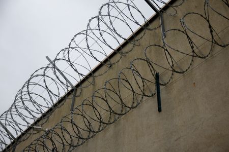 tagreuters.com2025binary_LYNXNPEL380AR-VIEWIMAGE