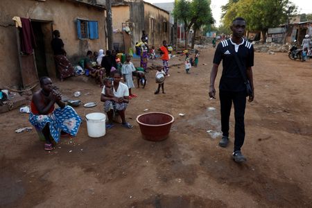 tagreuters.com2025binary_LYNXNPEL380B9-VIEWIMAGE