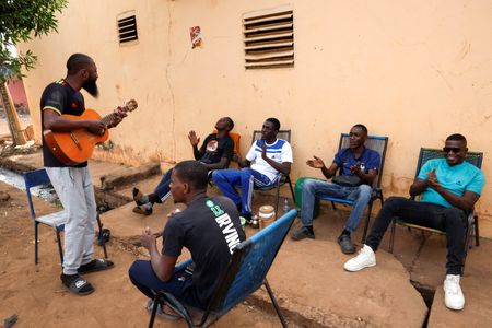 tagreuters.com2025binary_LYNXNPEL380BN-VIEWIMAGE