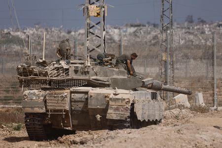 tagreuters.com2025binary_LYNXNPEL4Q0L2-VIEWIMAGE