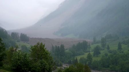 tagreuters.com2025binary_LYNXNPEL4R17M-VIEWIMAGE