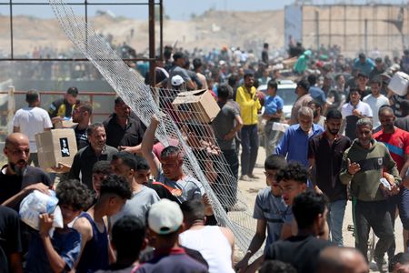 tagreuters.com2025binary_LYNXNPEL4S0I4-VIEWIMAGE