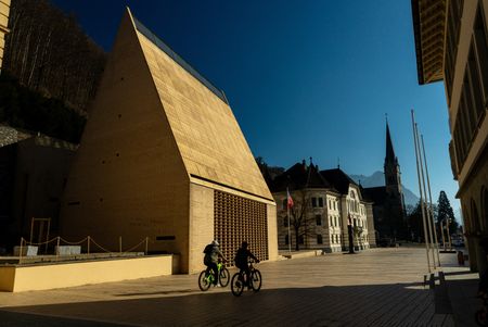 tagreuters.com2025binary_LYNXNPEL4T07I-VIEWIMAGE