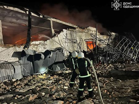 tagreuters.com2025binary_LYNXNPEL4T082-VIEWIMAGE