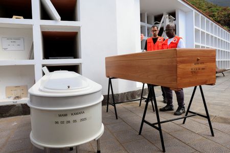 tagreuters.com2025binary_LYNXNPEL4U048-VIEWIMAGE