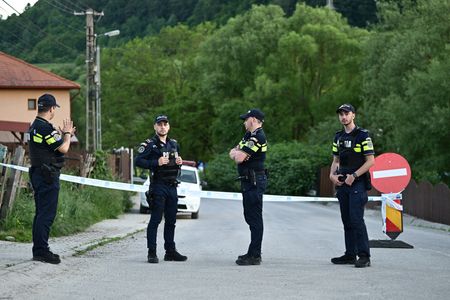 tagreuters.com2025binary_LYNXNPEL5208K-VIEWIMAGE